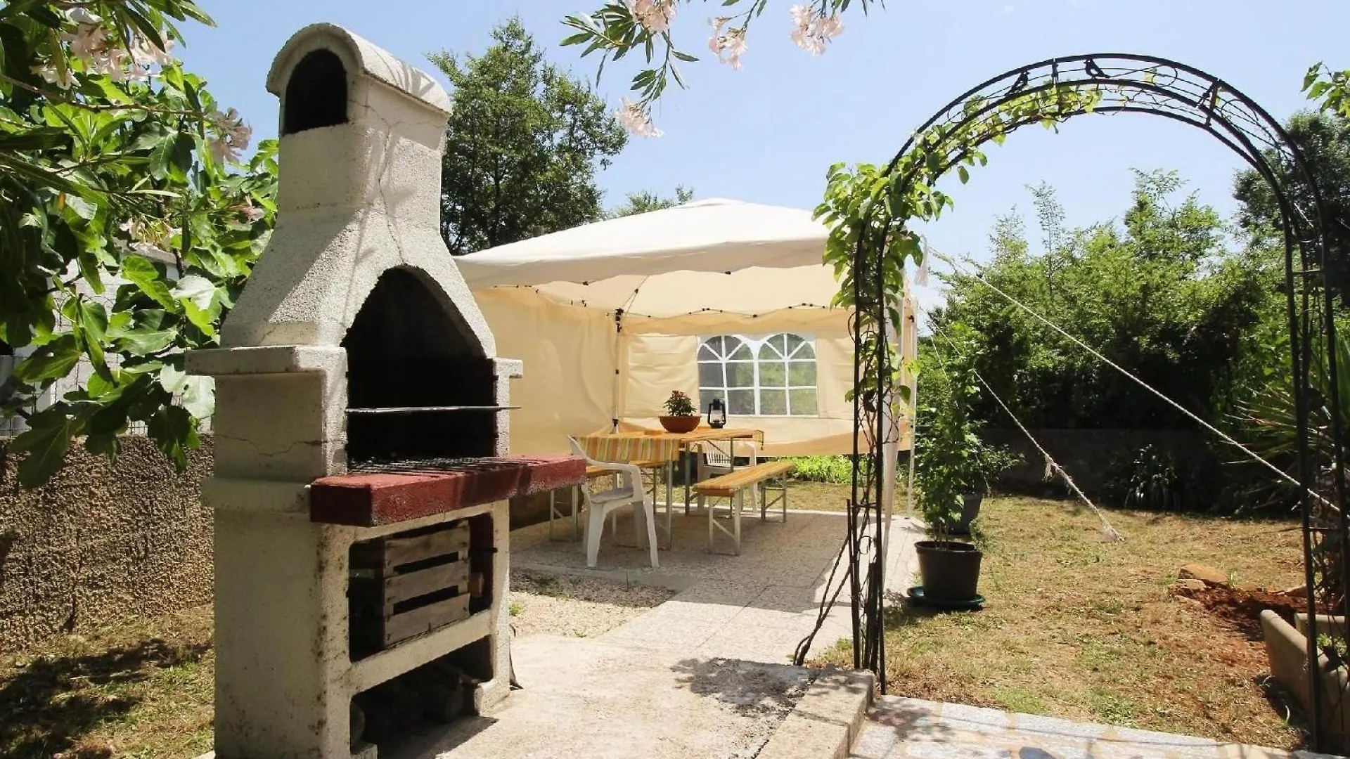 Apartment Ferienwohnung Fuer 5 Personen Ca 58 M In Silo, Adriakueste Kroatien Kroatische Inseln